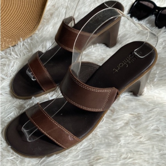 Womens Brown strap wedge sandals, size 9M - Picture 2 of 9